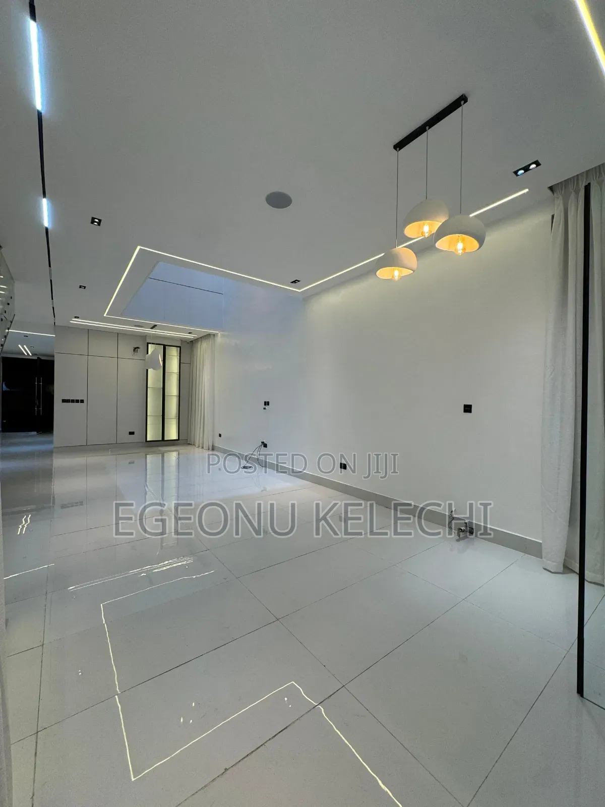 4bdrm Duplex in Chevron for sale