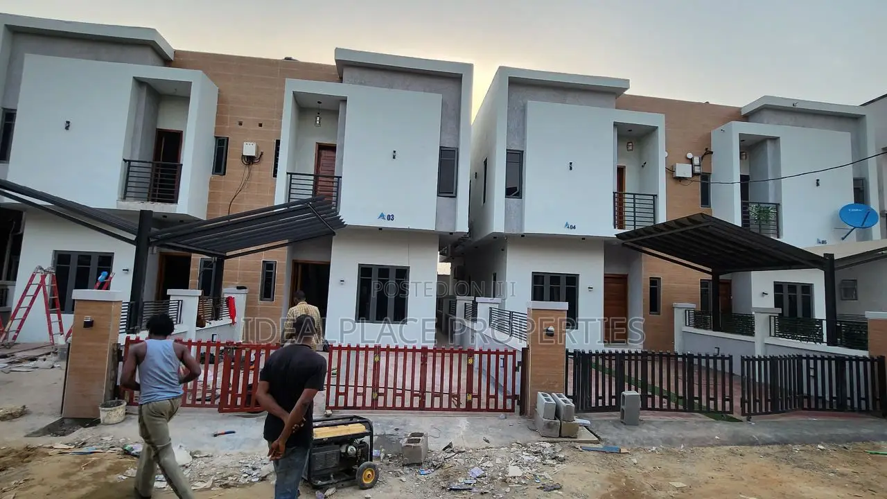 4bdrm Duplex in Ipaja for sale