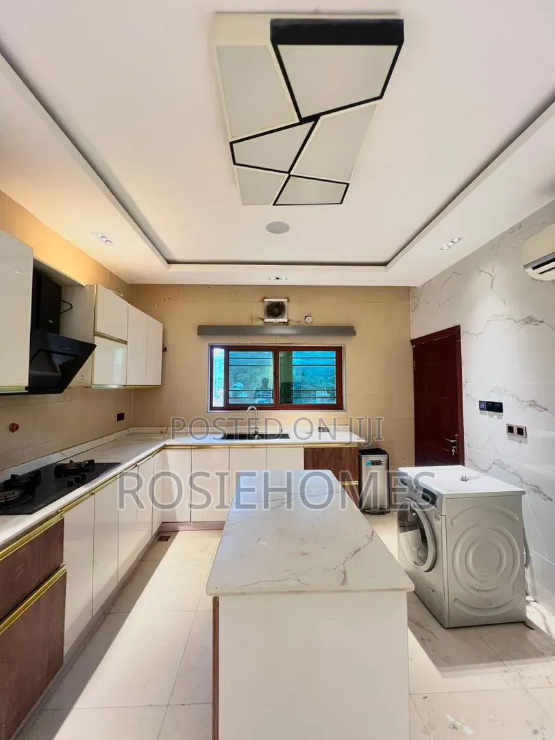 3bdrm Apartment in Banana Island for rent