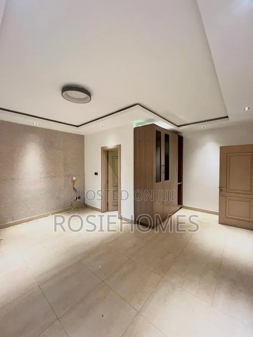 3bdrm Apartment in Banana Island for rent