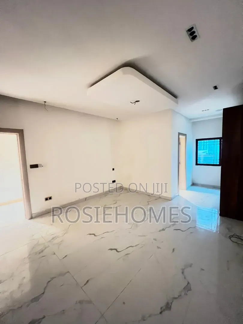 3bdrm Apartment in Banana Island for rent