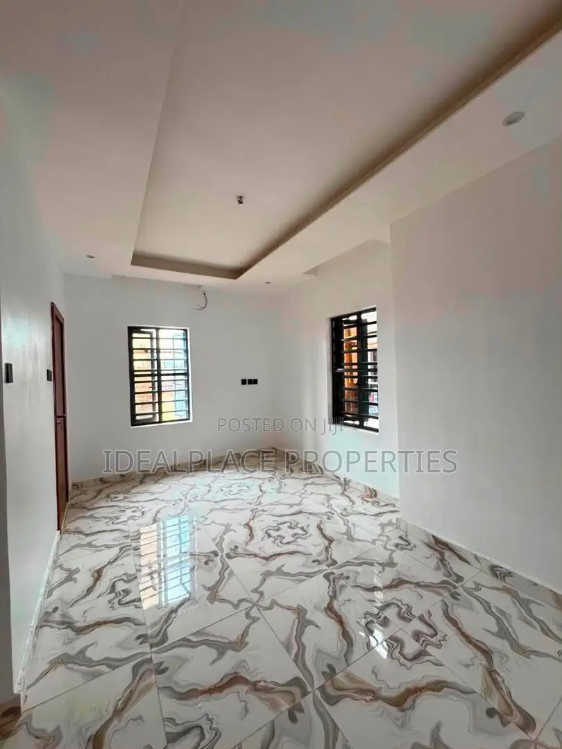 2bdrm Apartment in Surulere for sale