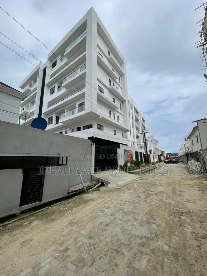 3bdrm Maisonette in Lekki Phase 1 for sale