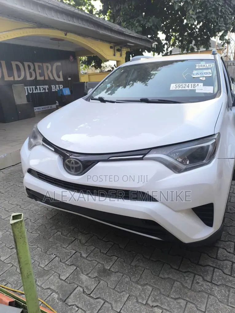 Toyota RAV4 2017 White