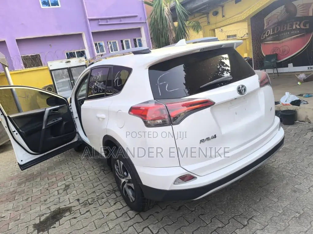 Toyota RAV4 2017 White