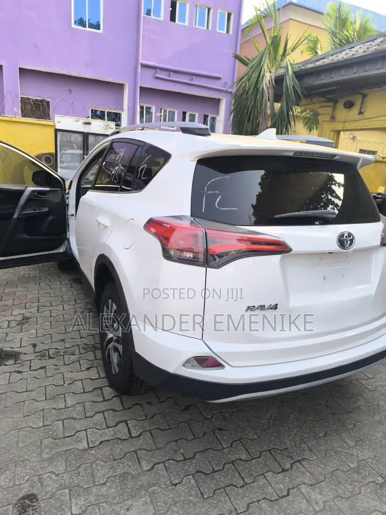 Toyota RAV4 2017 White