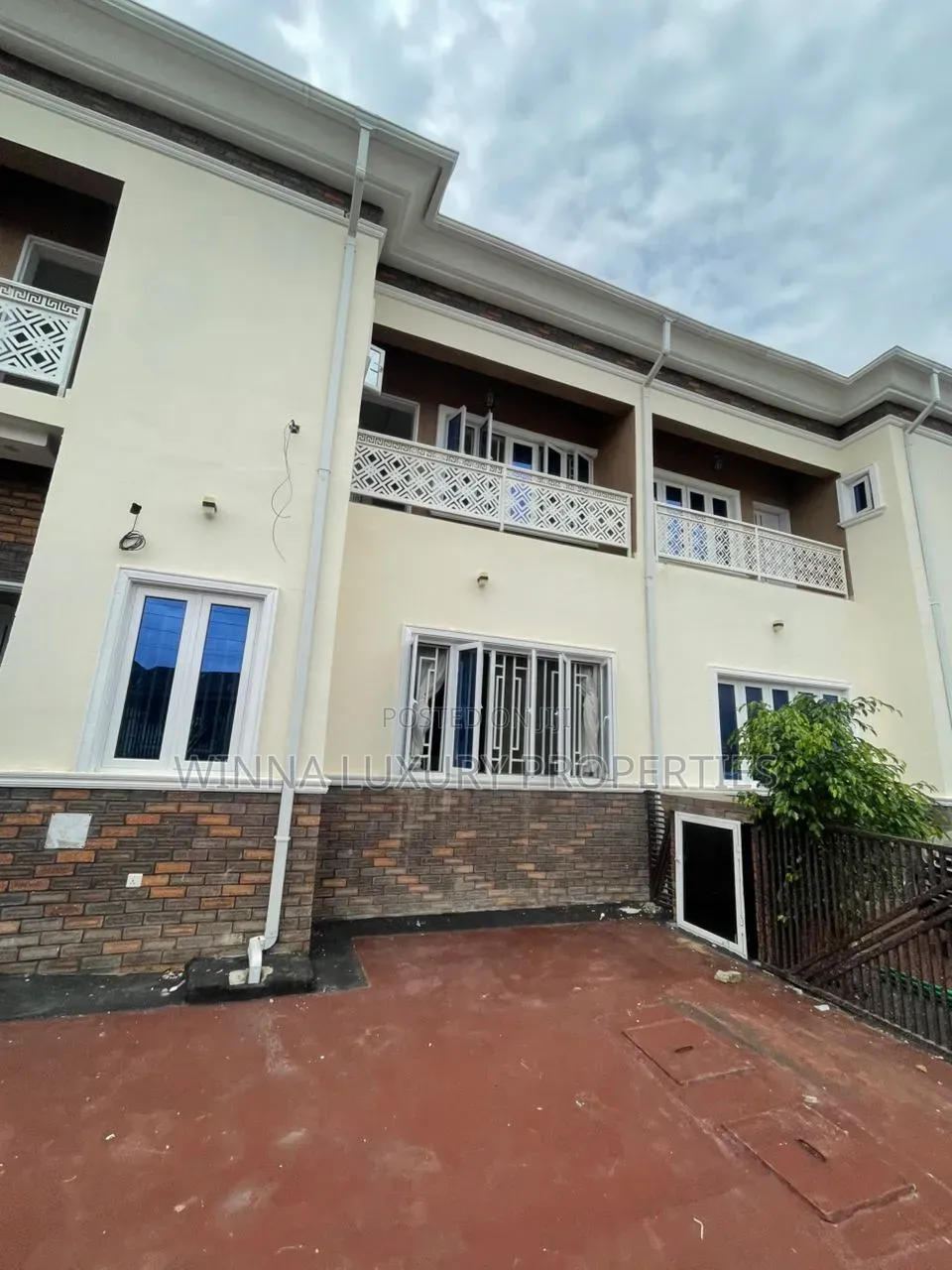 4bdrm Duplex in Mountain Top Estate, Lugbe District for rent