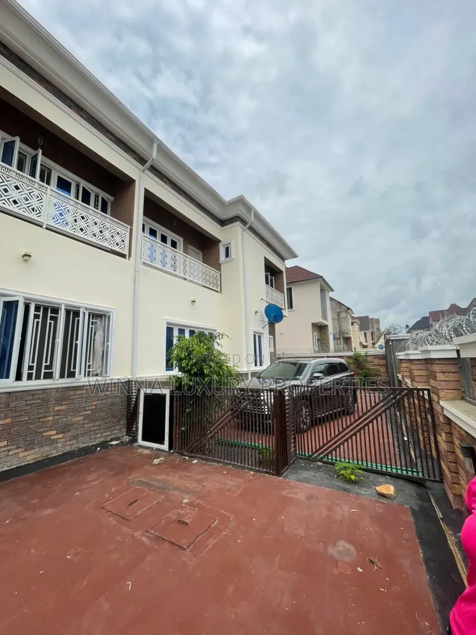 4bdrm Duplex in Mountain Top Estate, Lugbe District for rent