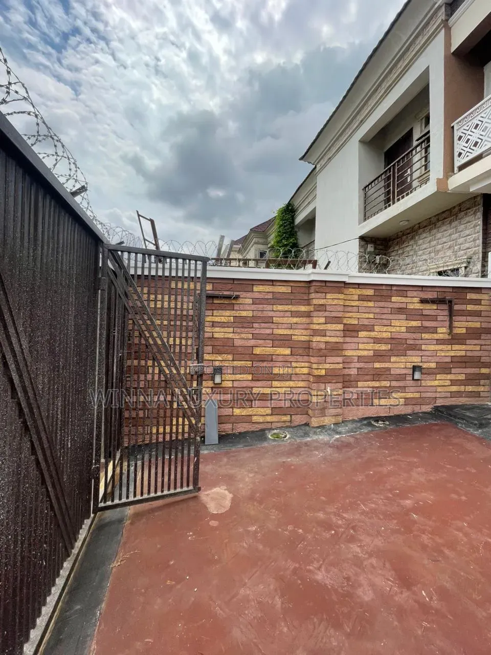 4bdrm Duplex in Mountain Top Estate, Lugbe District for rent