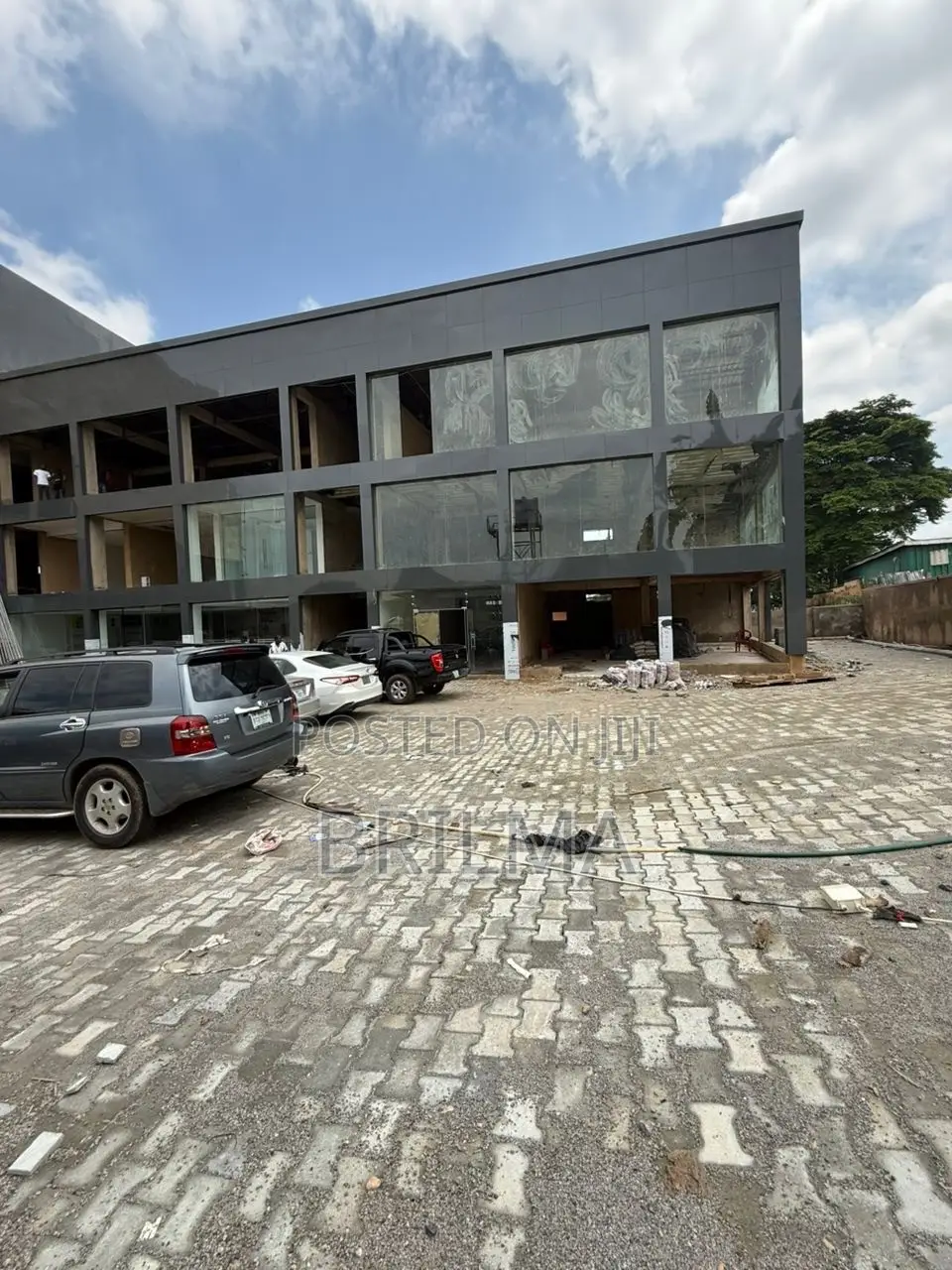 75Sqm Shop/Office Space in Wuse 2 for Rent