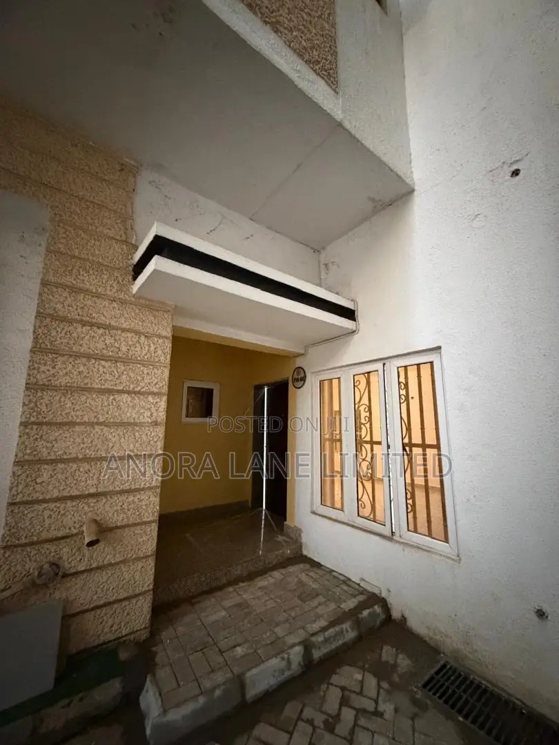 5bdrm Townhouse/Terrace in Guzape District for sale
