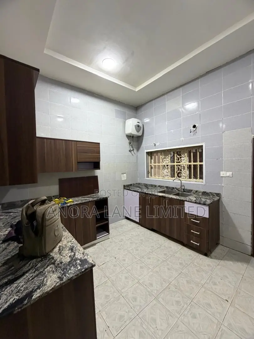 5bdrm Townhouse/Terrace in Guzape District for sale
