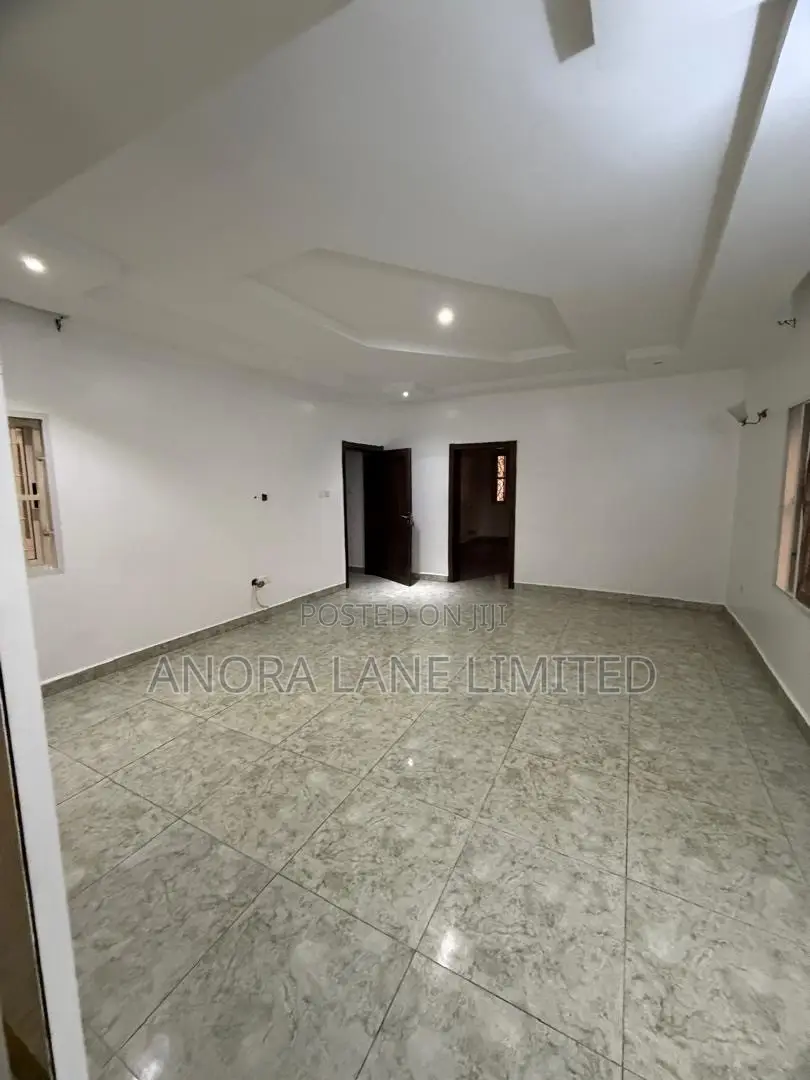 5bdrm Townhouse/Terrace in Guzape District for sale