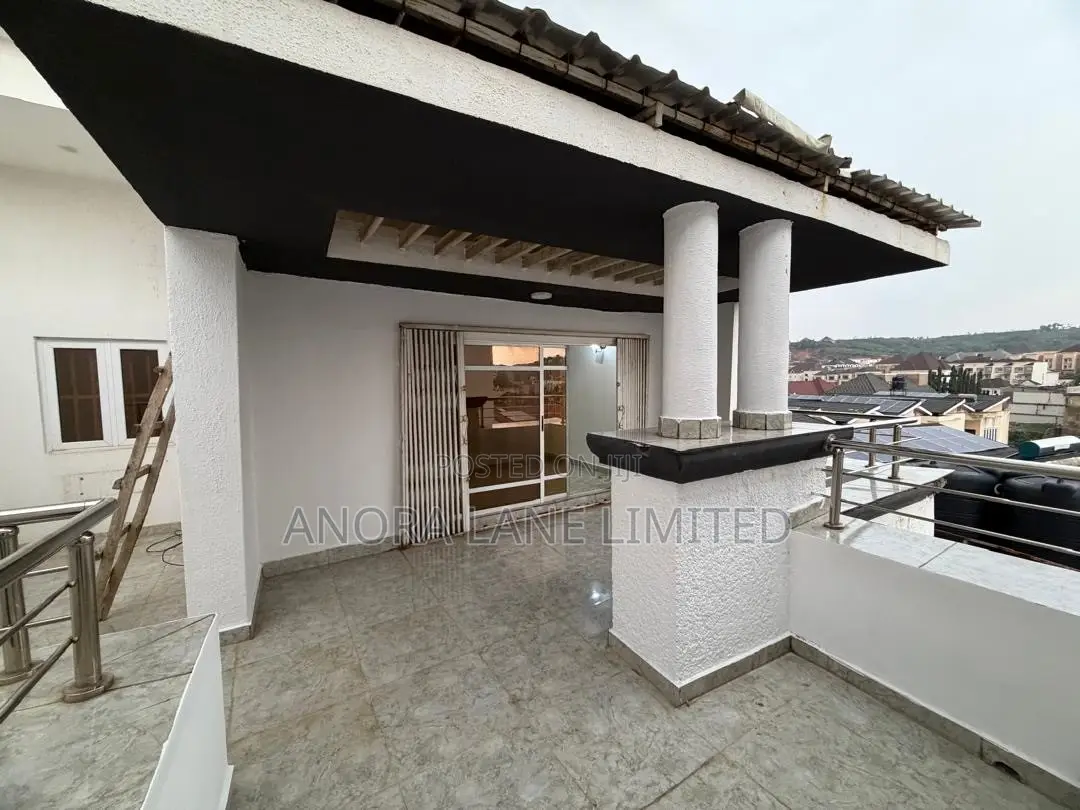 5bdrm Townhouse/Terrace in Guzape District for sale