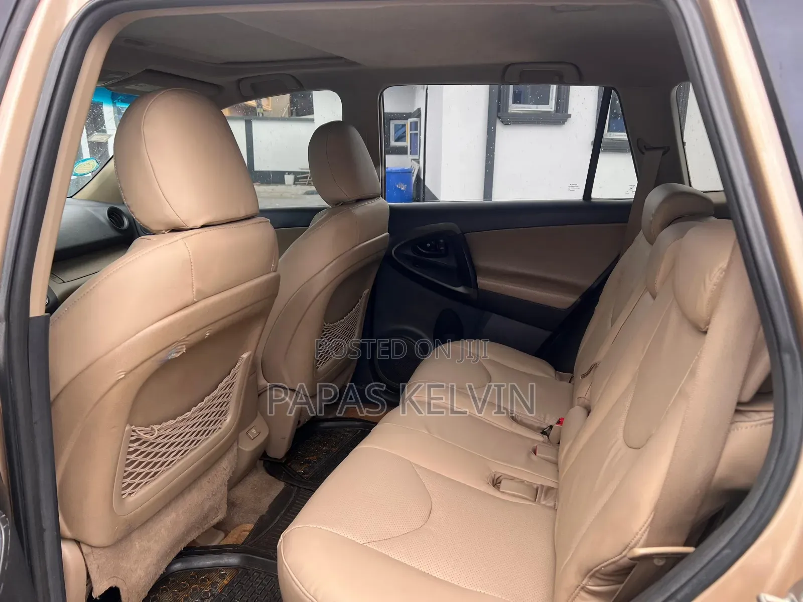Toyota RAV4 2011 Gold