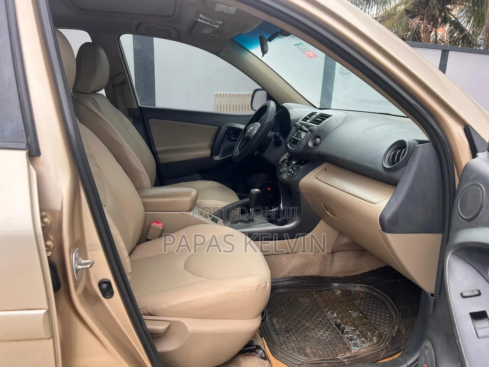 Toyota RAV4 2011 Gold
