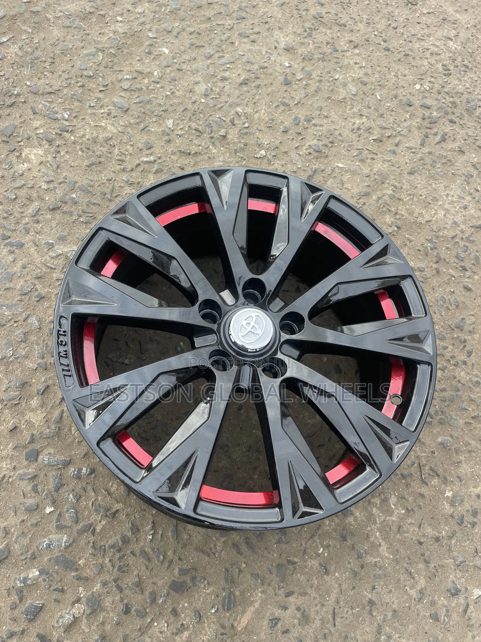 17-Inch Rim Gloss Black and Tiny Red for Toyota Camry and Lexus Es350