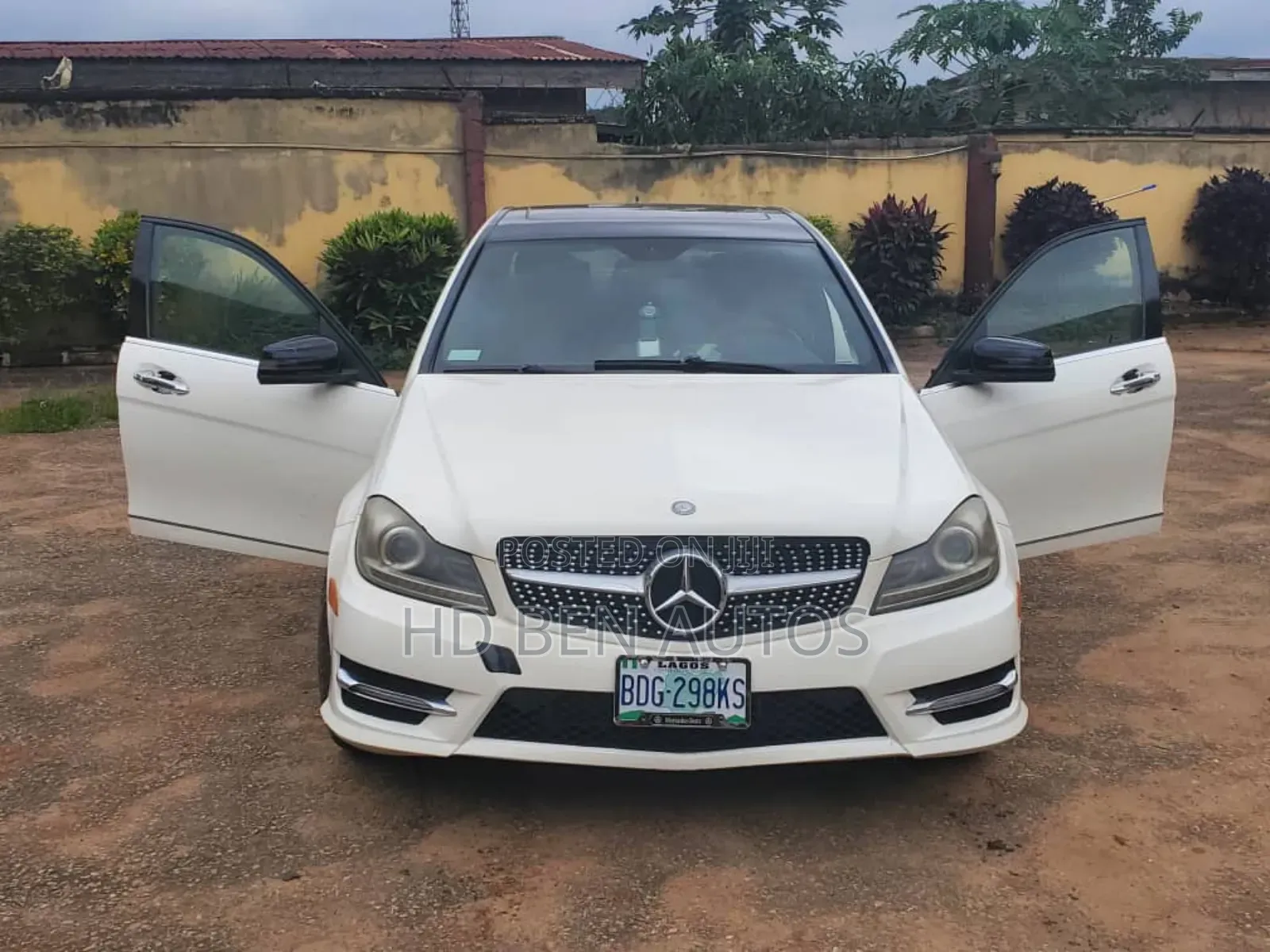Mercedes-Benz C300 Sport 4Matic Sedan AWD (3.0L 6cyl 7A) 2011 White
