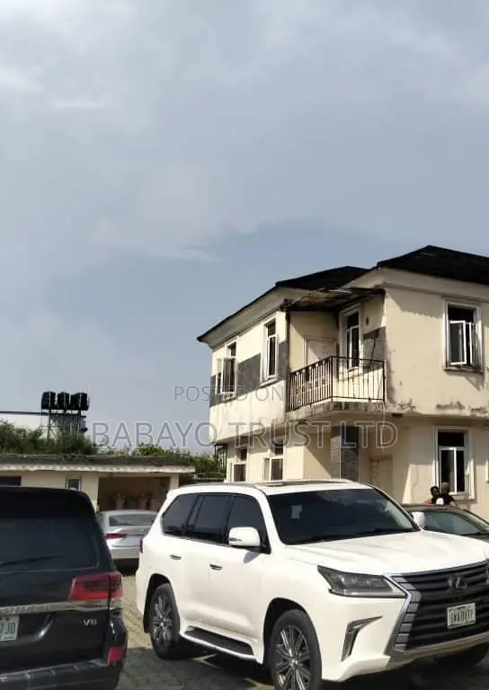 4bdrm Duplex in Ikota for sale