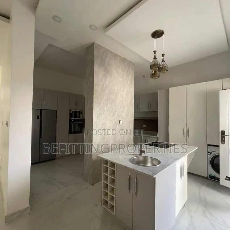 5bdrm Duplex in Lekki for sale
