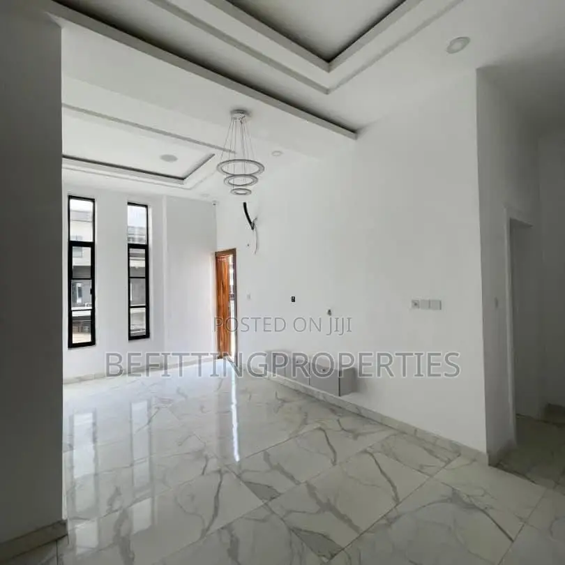 5bdrm Duplex in Lekki for sale