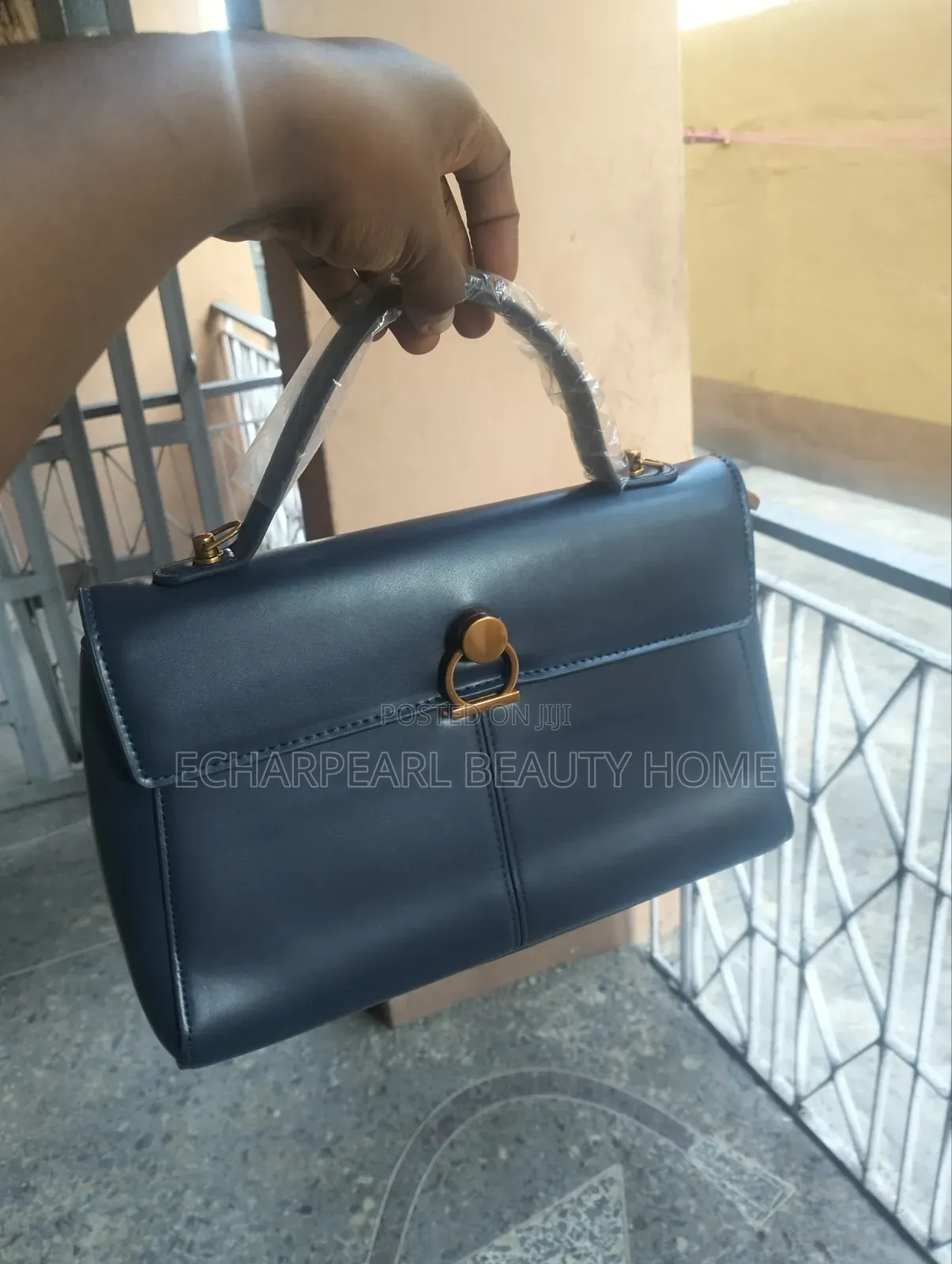 Stylish Ladies Handbag – Quality & Affordable