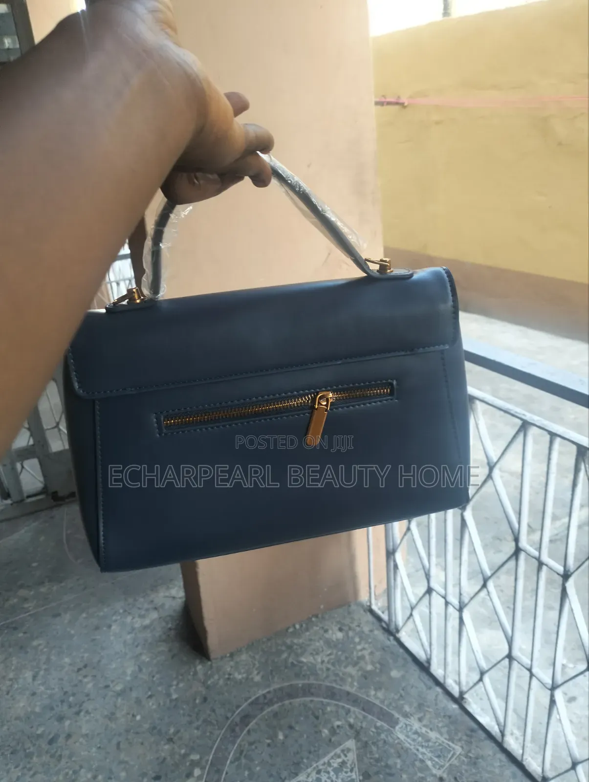 Stylish Ladies Handbag – Quality & Affordable