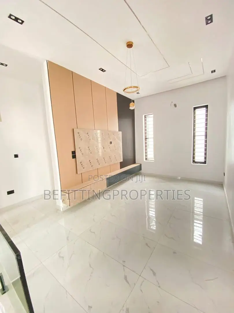 5bdrm Duplex in Lekki for sale
