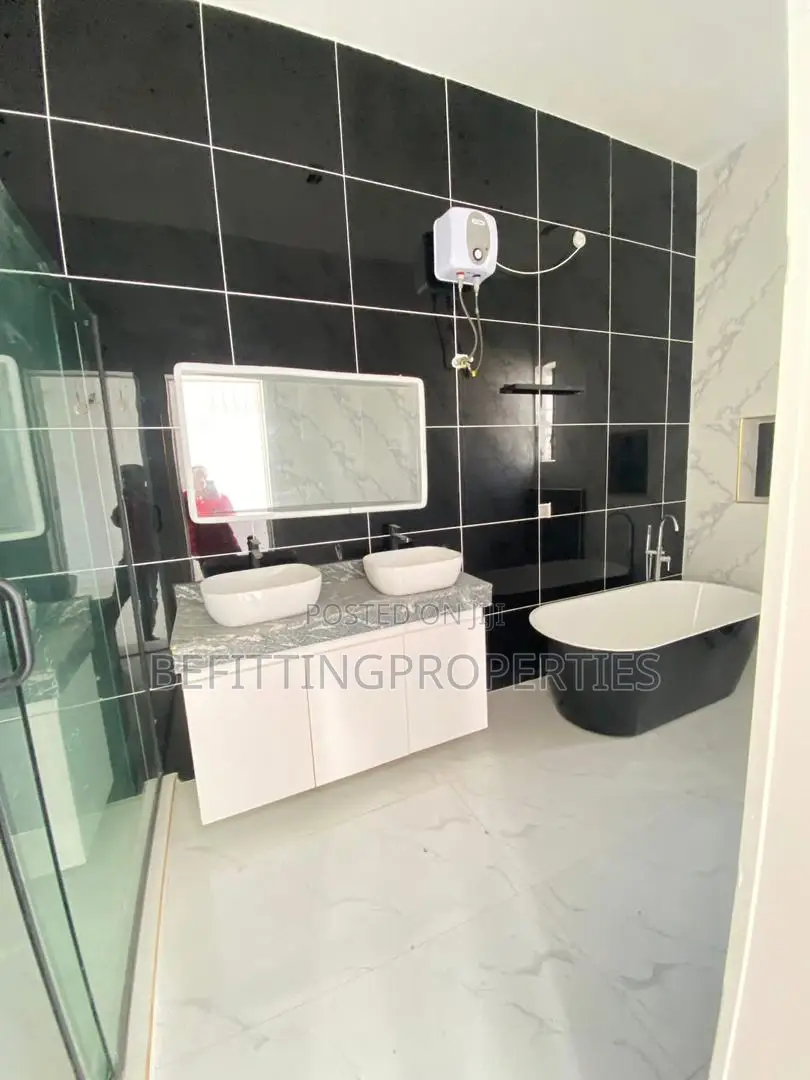 5bdrm Duplex in Lekki for sale