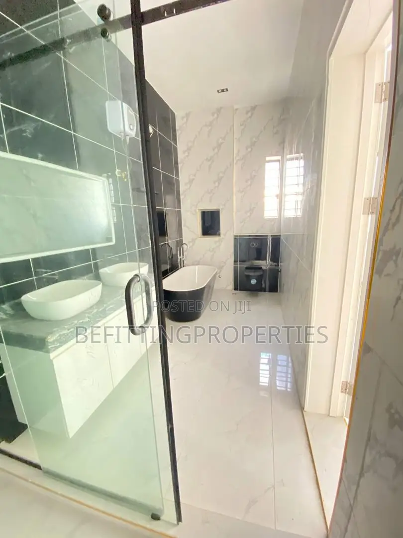 5bdrm Duplex in Lekki for sale