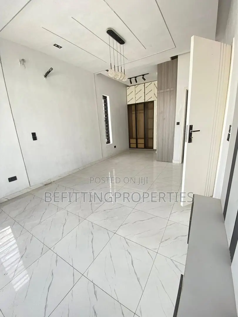 5bdrm Duplex in Lekki for sale