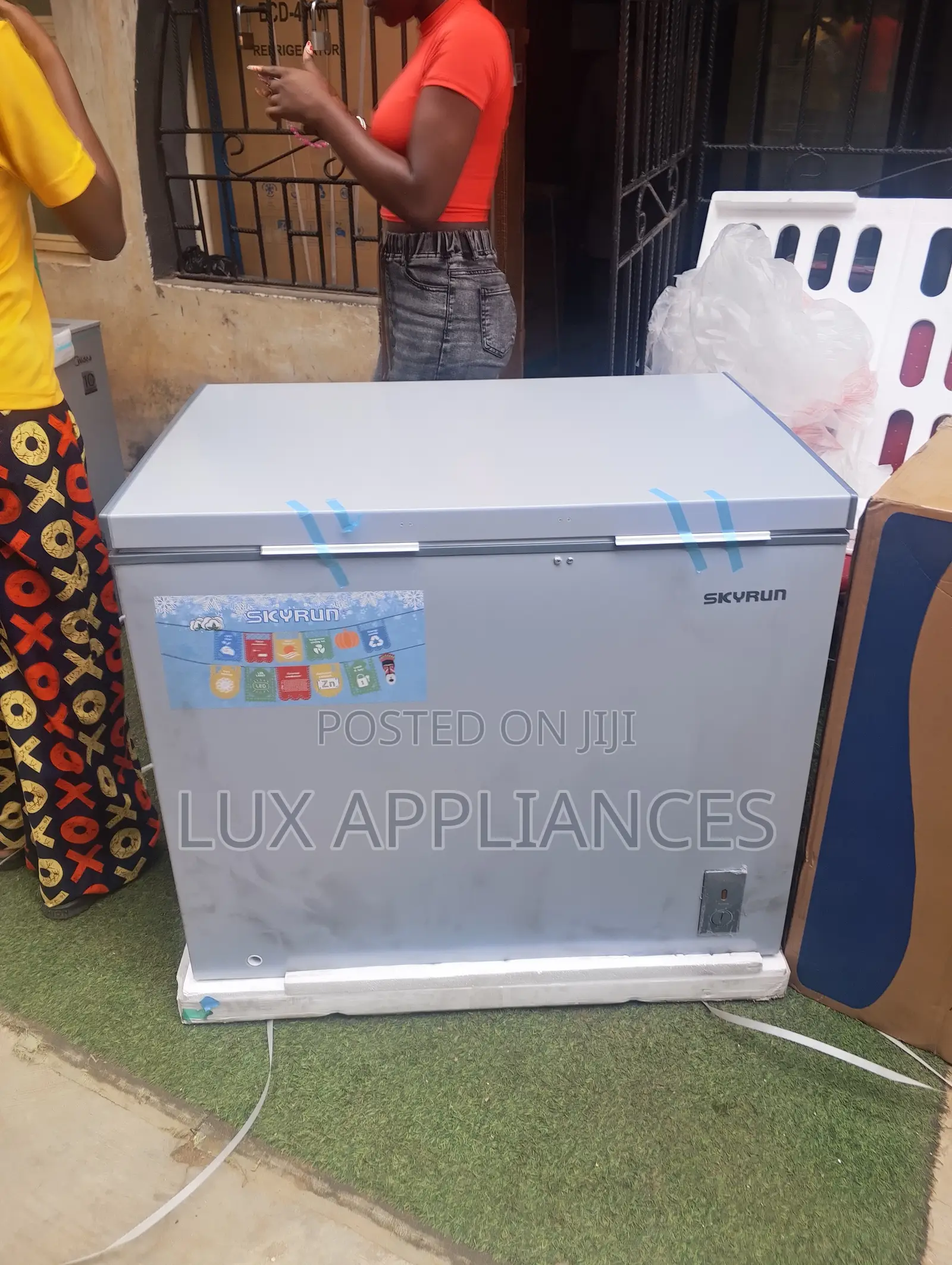 Skyrun 260 Litres Chest Freezer BD260A