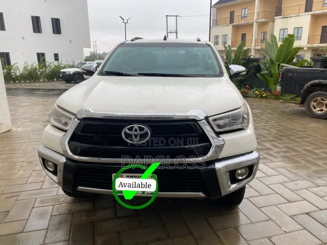Toyota Hilux 2021 White