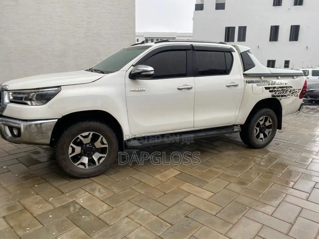 Toyota Hilux 2021 White