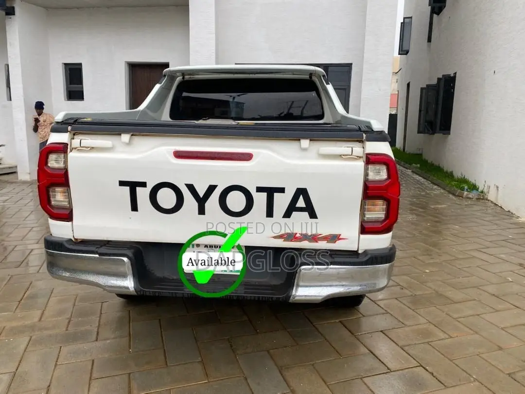 Toyota Hilux 2021 White