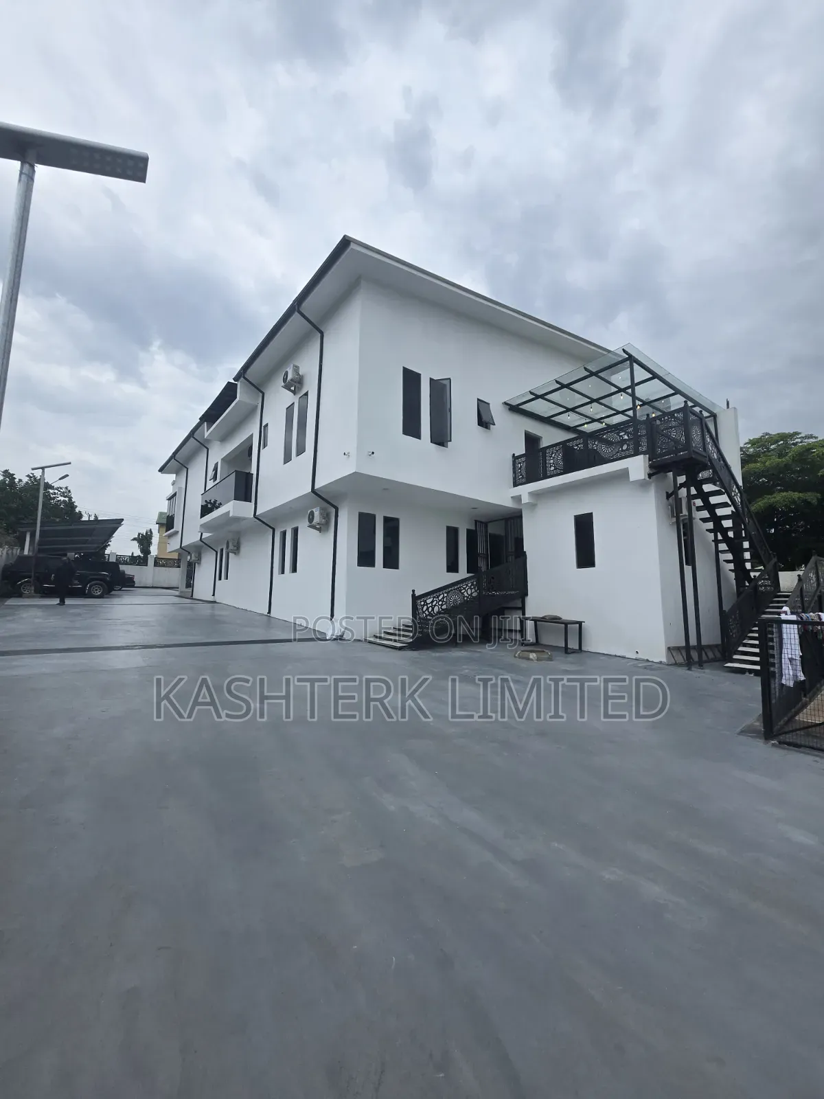 5bdrm Duplex in Gadua Estate, Gaduwa for sale