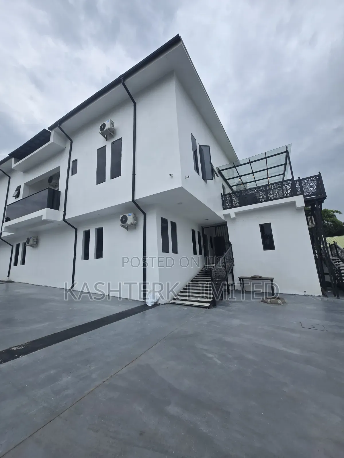 5bdrm Duplex in Gadua Estate, Gaduwa for sale