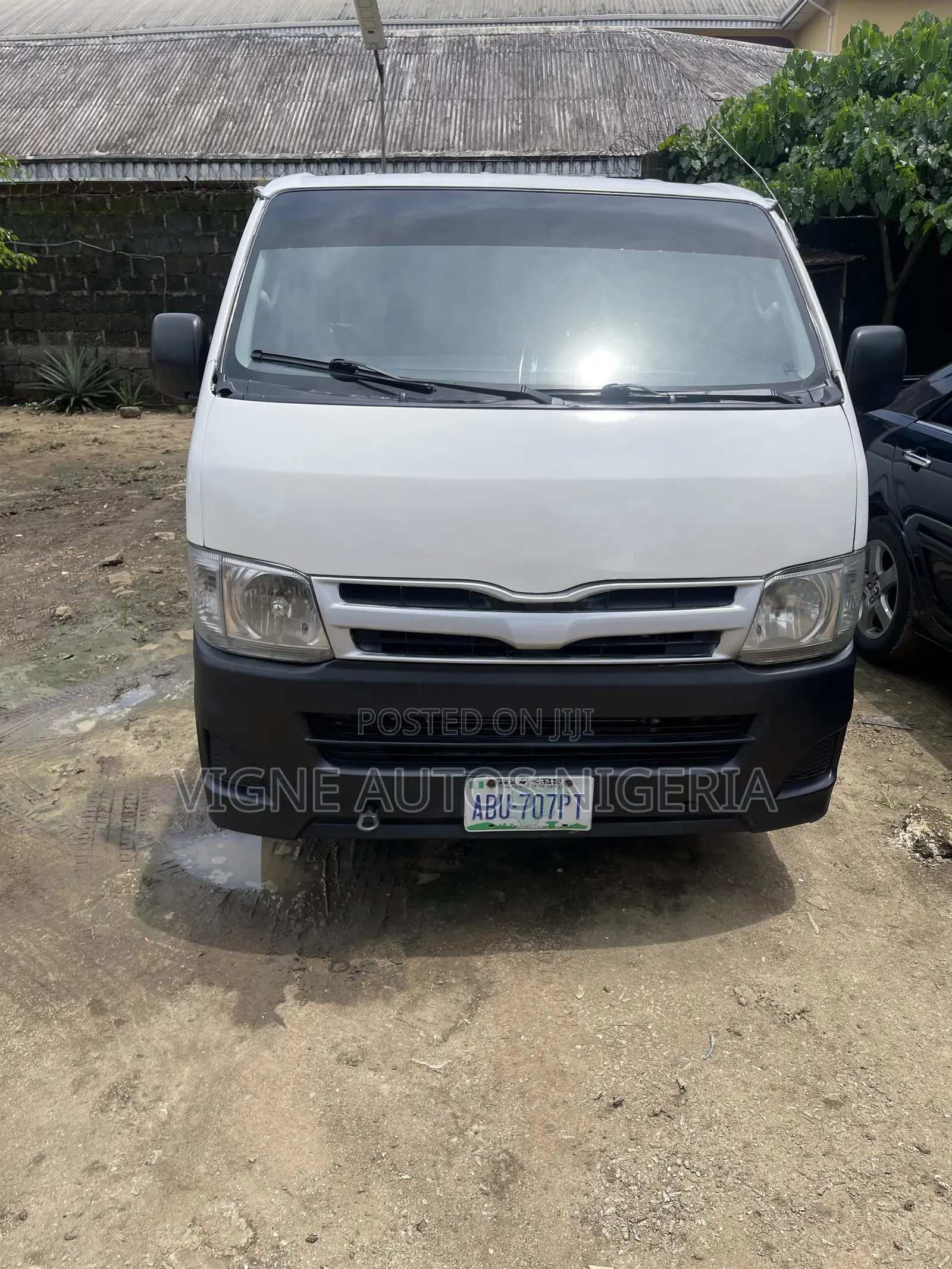 Toyota HiAce 2009 White