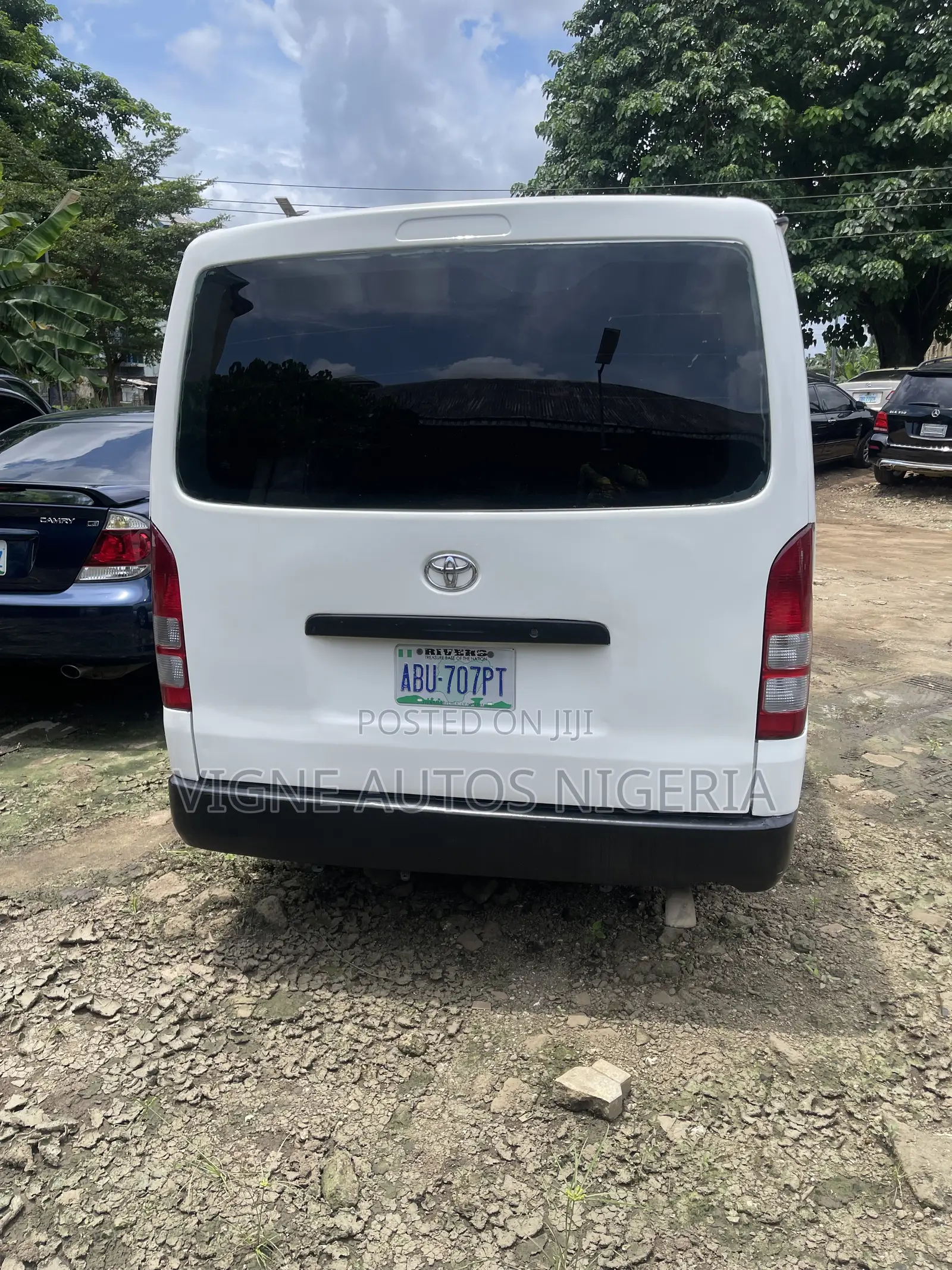 Toyota HiAce 2009 White