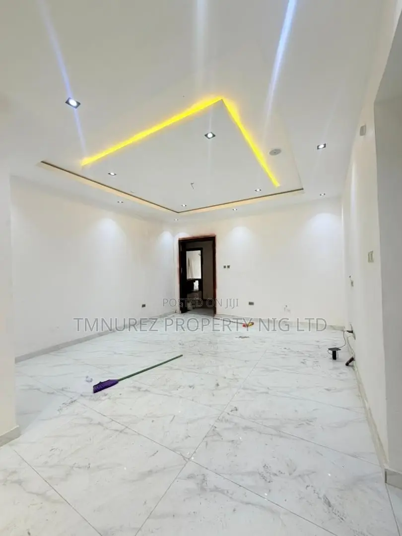 2bdrm Apartment in Magodo for sale