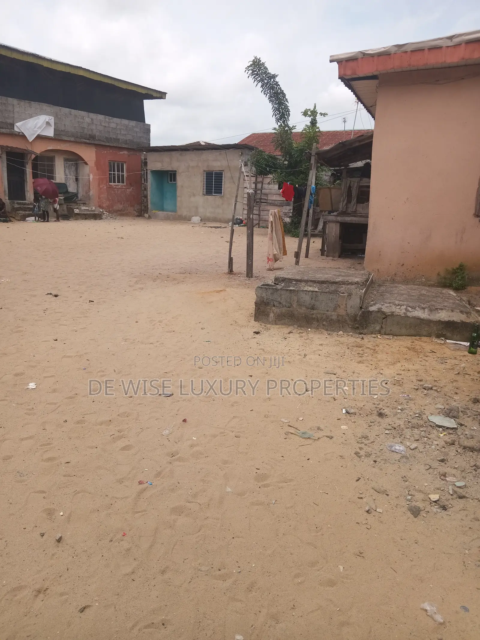 4bdrm Block of Flats in Honourable Cda, Lakowe for sale