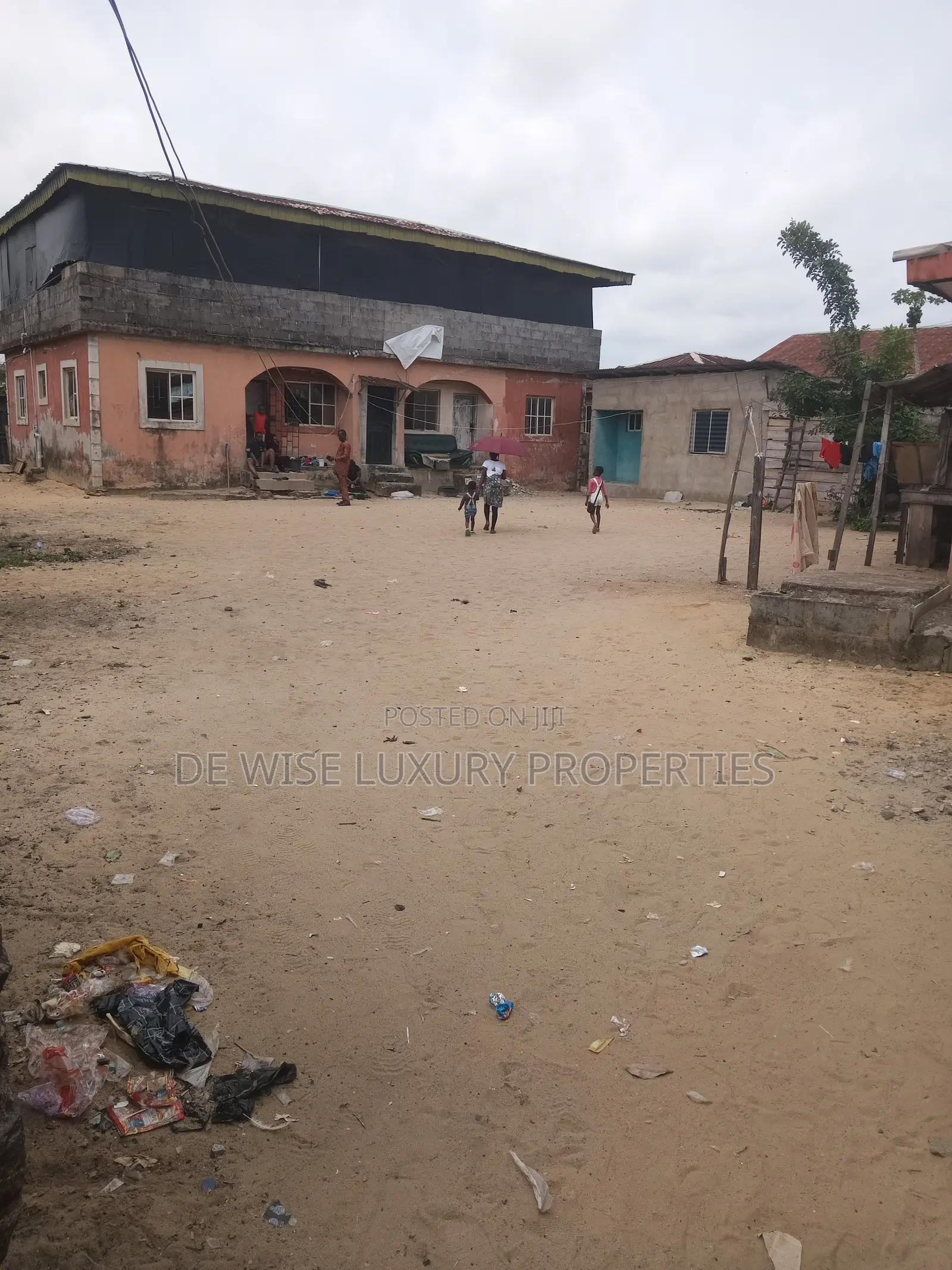 4bdrm Block of Flats in Honourable Cda, Lakowe for sale