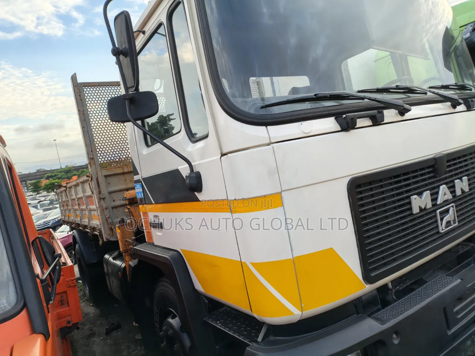 Man Diesel Truck With Hyabe and Tipping..