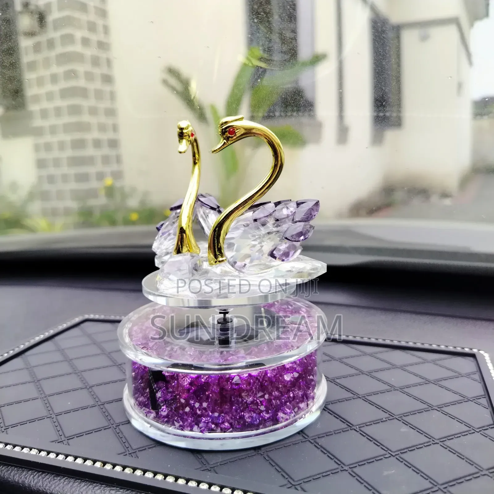Solar-Powered Glass Swan Purple Decoration Woman Gift Car Accessories