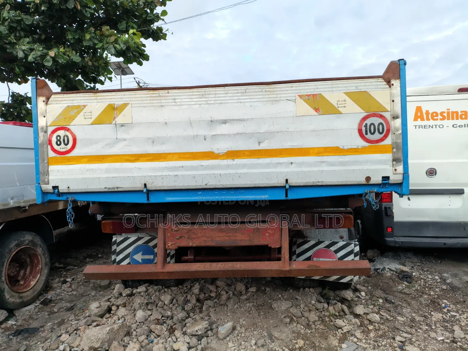 M/Benz Truck With Hyabe 5 Tons With Tipping