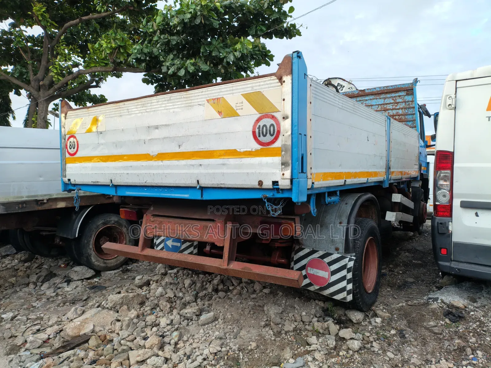 M/Benz Truck With Hyabe 5 Tons With Tipping