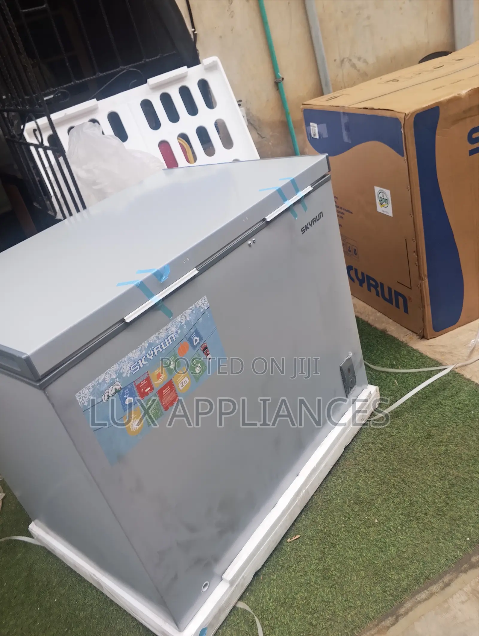 Skyrun 260L Chest Freezer BD-260A Grey