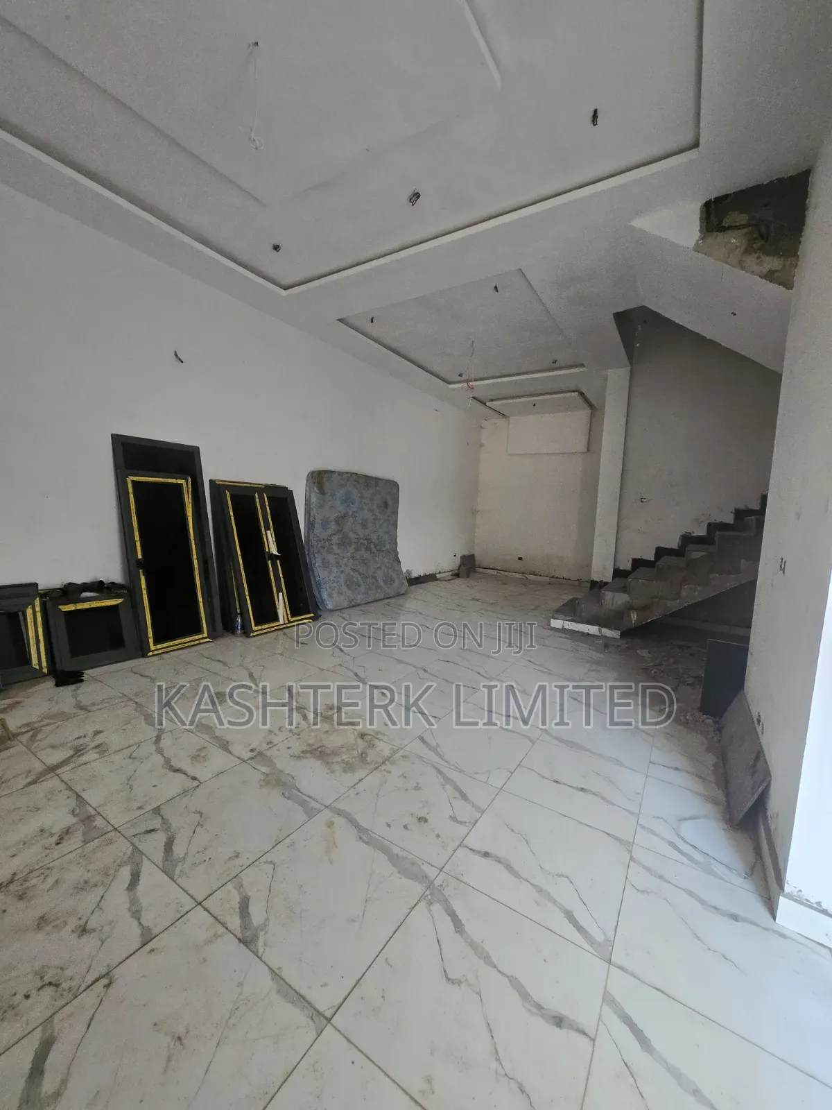 5bdrm Townhouse/Terrace in Idu Estate for sale