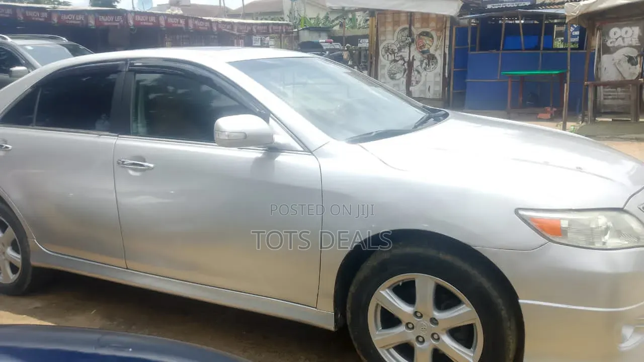 Toyota Camry SE V6 4dr Sedan (3.5L 6cyl 6AM) 2009 Silver