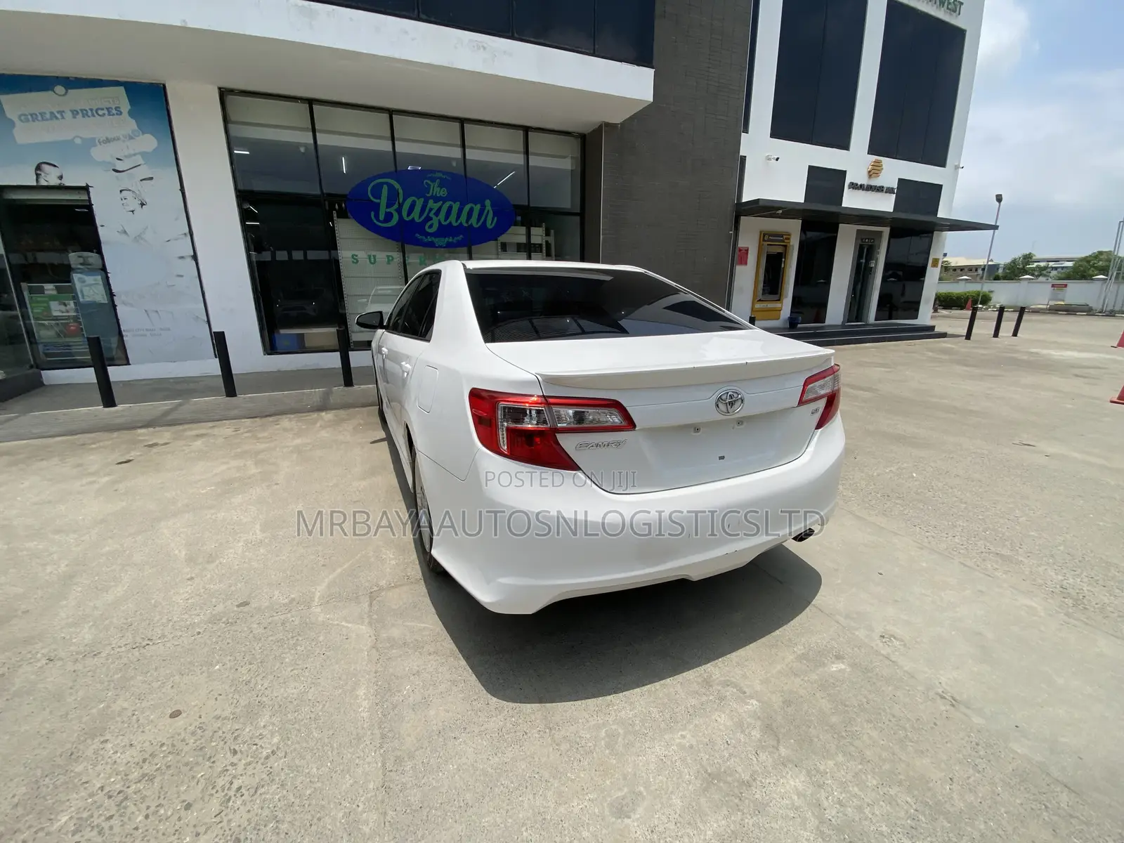 Toyota Camry SE 4dr Sedan (2.5L 4cyl 6A) 2013 White
